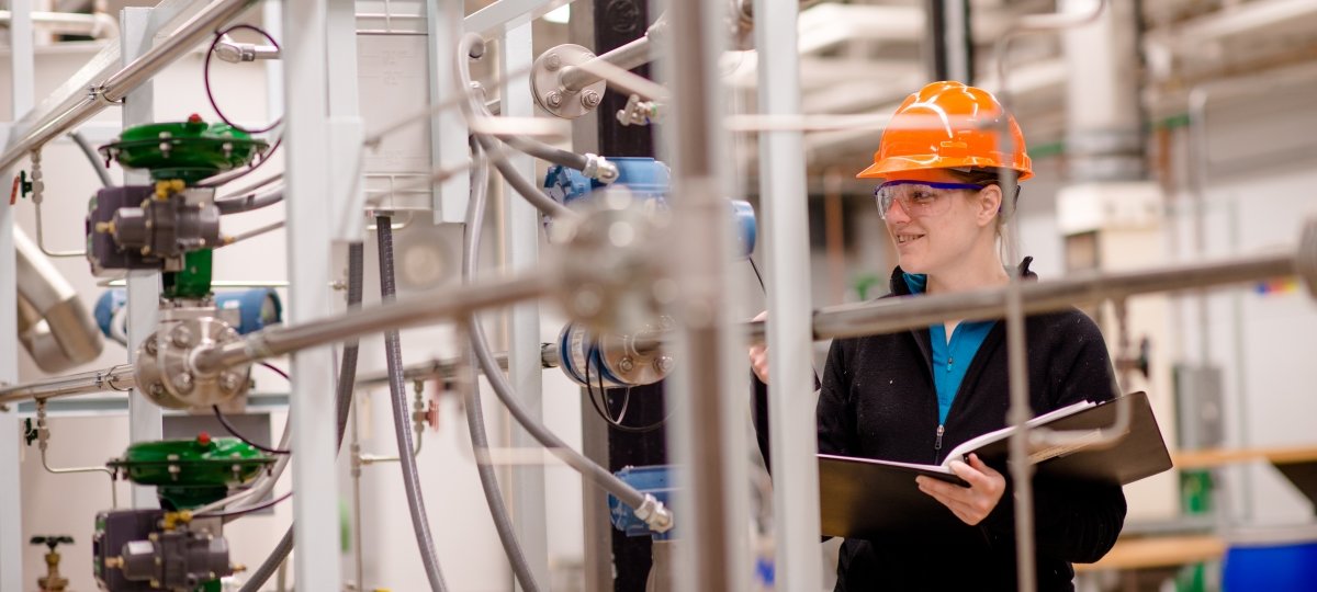 Student working in the unit operations lab.