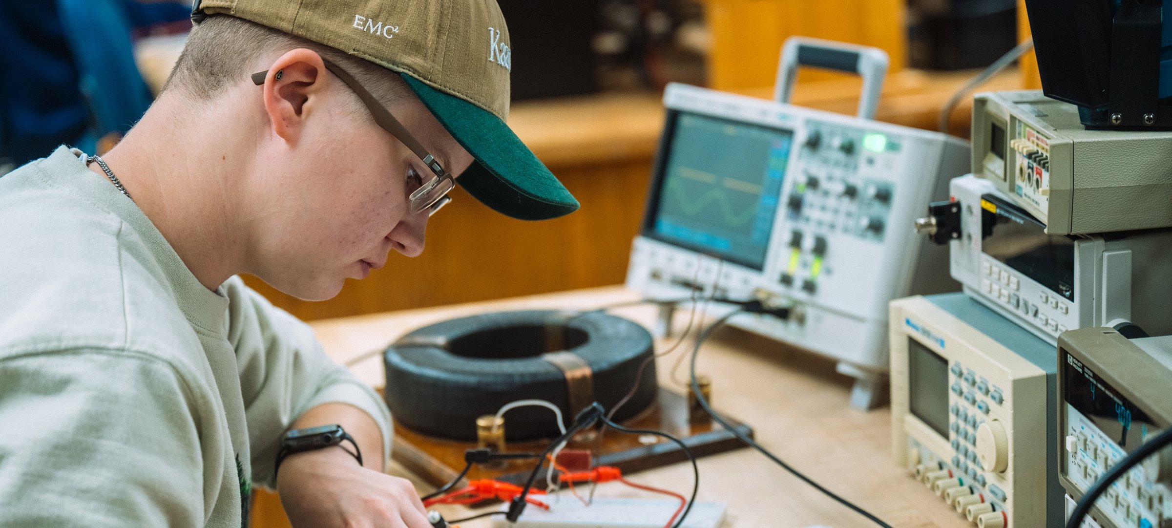 An applied computing student in the learning lab